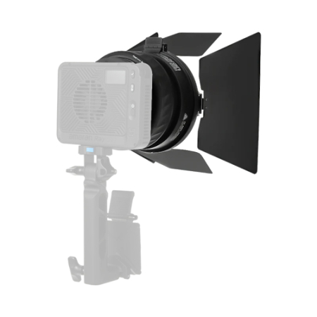 Amaran Mini Fresnel - soczewka Fresnela do lamp Ray 60c / 120c (z wrotami, 15º-30º, Bowens) - przykład użycia