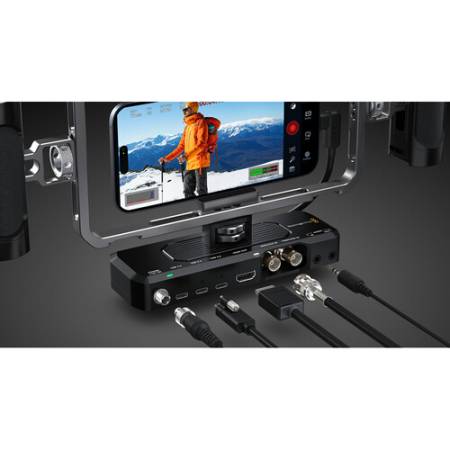 Blackmagic Design - Camera ProDock (iPhone 17 Pro, iPhone 17 Pro Max) - przykład użycia