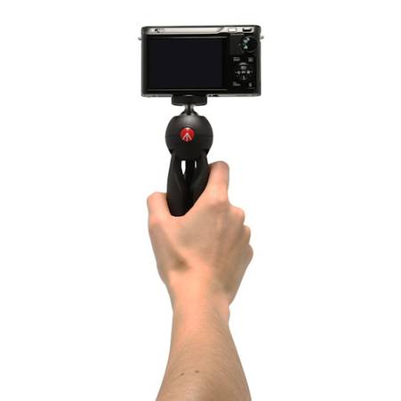 Manfrotto MTPIXI-B - mini statyw stołowy PIXI (Alu, 13,5cm, udźwig 1kg, czarny) - przykład użycia