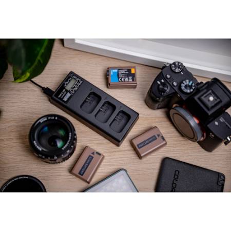 Newell CD-USB-C - ładowarka trzykanałowa CD-USB-C do akumulatorów EN-EL14 do Nikon, NL4978 - przykład użycia