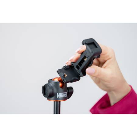 Newell M-Pod - 2w1, mini statyw i selfie stick (uchwyt do smartfona, 35-140cm, udźwig 1,5kg) - przykład użycia
