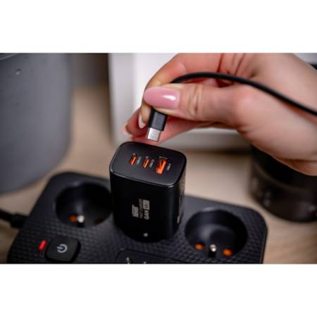 Newell NL5274 - ładowarka sieciowa GaN 65W, 2x USB-C, USB-A - przykład użycia