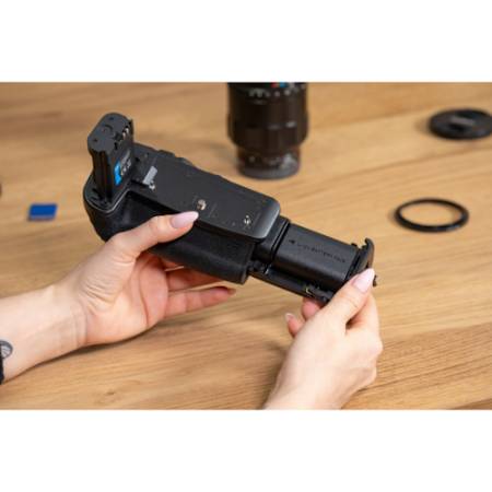 Newell BG-R20 - grip, battery pack do Canon EOS R5 / R5 Mark II / R6 / R6 Mark II (LP-E6NH, LP-E6N, LP-E6, USB-C) - przykład użycia
