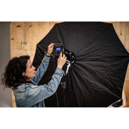Newell Parasolka-softbox 140 cm - modyfikator światła, parasolka typu softbox, 140cm (rozpraszająca) - przykład użycia