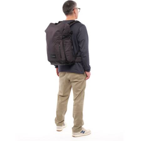 Shimoda Sidecountry 28 Starter Kit (Black/White) - zestaw, plecak fotograficzny 28L + średnia torba na sprzęt (520-351) - przykład użycia