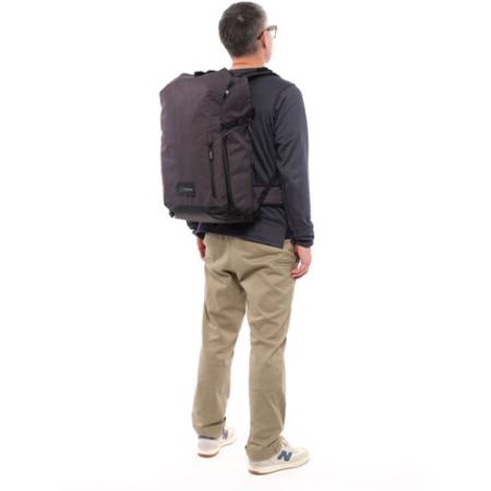 Shimoda Sidecountry 32 Starter Kit (Black/White) - zestaw, plecak fotograficzny 32L + średnia torba na sprzęt (520-355) - przykład użycia