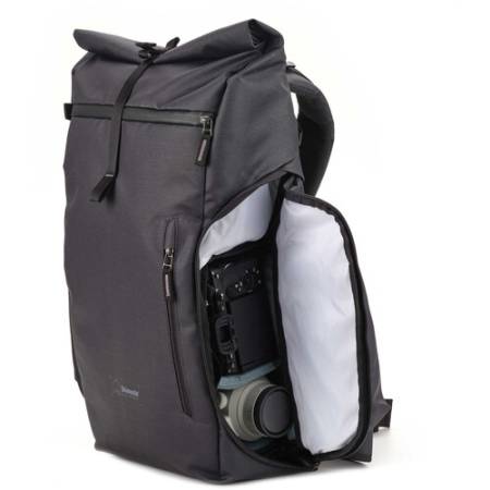 Shimoda Side Street 28 Starter Kit (Anthracite) - zestaw, plecak fotograficzny 28L + średnia torba na sprzęt (520-382) - przykład użycia
