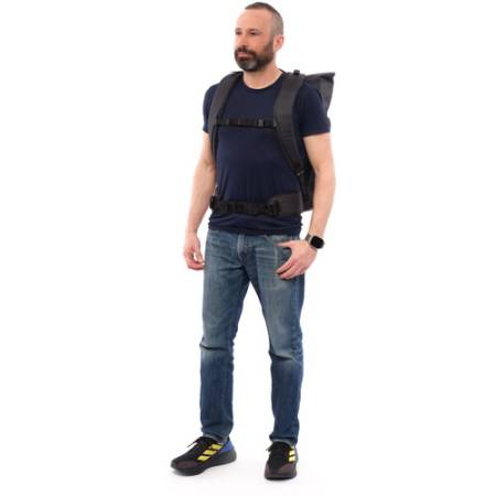 Shimoda Side Street 28 Starter Kit (Anthracite) - zestaw, plecak fotograficzny 28L + średnia torba na sprzęt (520-382) - przykład użycia