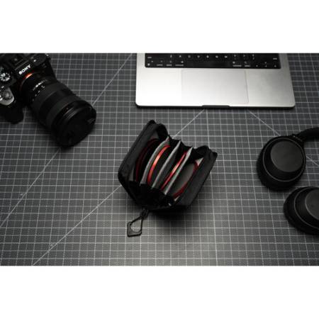 Wandrd Lens Filter Case - case / pokrowiec / futerał / etui na filtry do obiektywów (4 filtry, 82mm, czarny) - przykład użycia