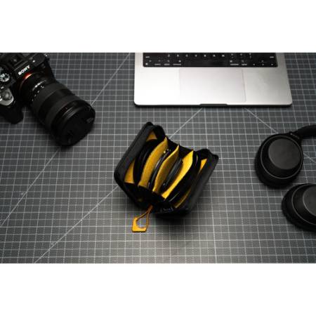 Wandrd Lens Filter Case - case / pokrowiec / futerał / etui na filtry do obiektywów (4 filtry, 82mm, żółty) - przykład użycia