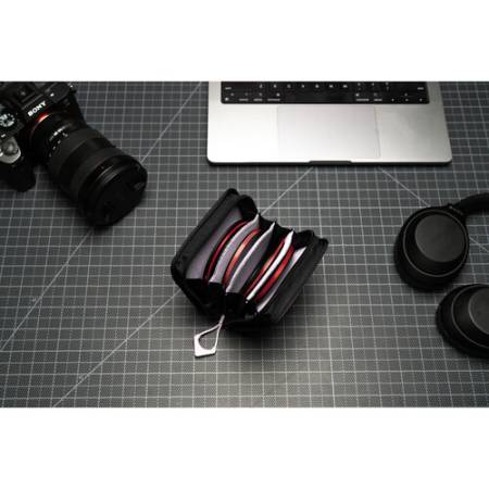 Wandrd Lens Filter Case - case / pokrowiec / futerał / etui na filtry do obiektywów (4 filtry, 82mm, fioletowy) - przykład użycia