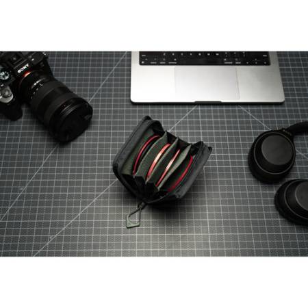 Wandrd Lens Filter Case - case / pokrowiec / futerał / etui na filtry do obiektywów (4 filtry, 82mm, zielony) - przykład użycia