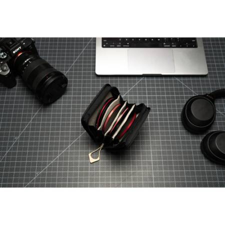 Wandrd Lens Filter Case - case / pokrowiec / futerał / etui na filtry do obiektywów (4 filtry, 82mm, beżowy) - przykład użycia