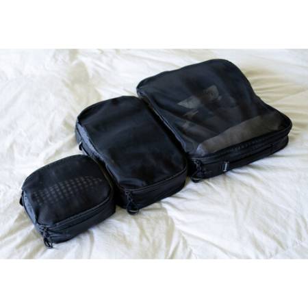 Wandrd Packing Cube Bundle - zestaw 3 wkładów do plecaka - przykład użycia