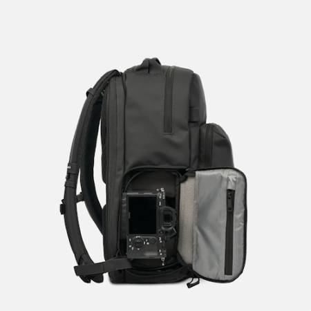 Wandrd Prvke 21 Pocket - plecak fotograficzny typu Pocket, 21L, czarny - przykład użycia