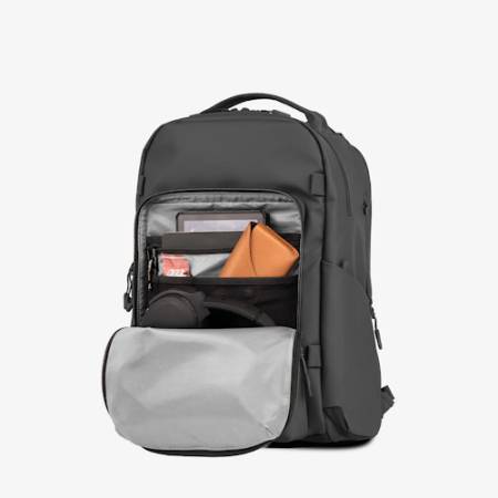 Wandrd Prvke 21 Pocket Photo Bundle - plecak fotograficzny typu Pocket 21L + akcesoria, czarny - przykład użycia