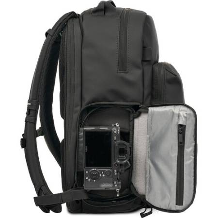 Wandrd Prvke 31 Pocket Photo Bundle - plecak fotograficzny typu Pocket 31L + akcesoria, czarny - przykład użycia