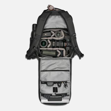 Wandrd Prvke 21 Zip Photo Bundle - plecak fotograficzny typu Zip 21L + akcesoria, czarny - przykład użycia