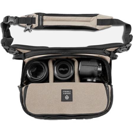 Wandrd Rogue Sling Bag 9L - torba fotograficzna typu sling (na ramię/naramienna, beżowa), SLG9-YT-2 - przykład użycia