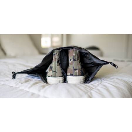 Wandrd Shoe Pouch - worek, pokrowiec na buty - przykład użycia
