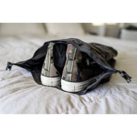 Wandrd Shoe Pouch - worek, pokrowiec na buty - przykład użycia