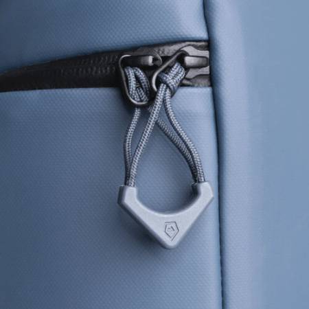 Wandrd Worryless Locking Zipper Pullers - uchwyty / przywieszki do zamków błyskawicznych, 6 sztuk (niebieskie) - przykład użycia