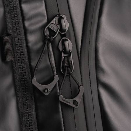 Wandrd Worryless Locking Zipper Pullers - uchwyty / przywieszki do zamków błyskawicznych, 6 sztuk (czarne) - przykład użycia