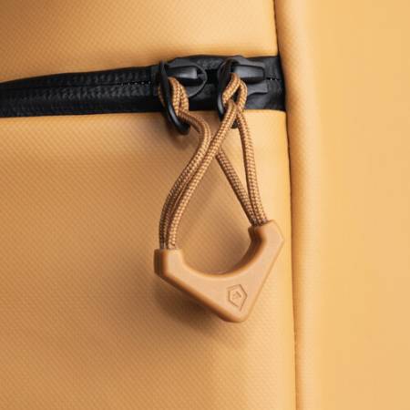 Wandrd Worryless Locking Zipper Pullers - uchwyty / przywieszki do zamków błyskawicznych, 6 sztuk (żółte) - przykład użycia