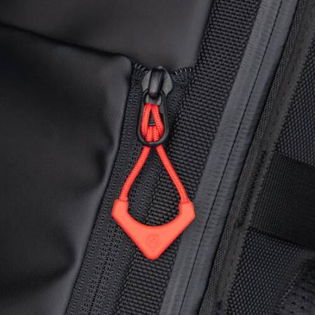 Wandrd Zipper Pullers - uchwyty / przywieszki do zamków błyskawicznych, 12 sztuk (czerwone) - przykład użycia