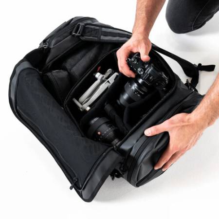 Wandrd Carryall Duffel 30L - torba fotograficzna, podróżna (pomarańczowa), CAD30-SO-1 - przykład użycia