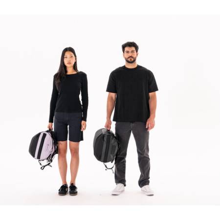 Wandrd Carryall Duffel 40L - torba fotograficzna, podróżna (czarna), CAD40-BK-1 - przykład użycia
