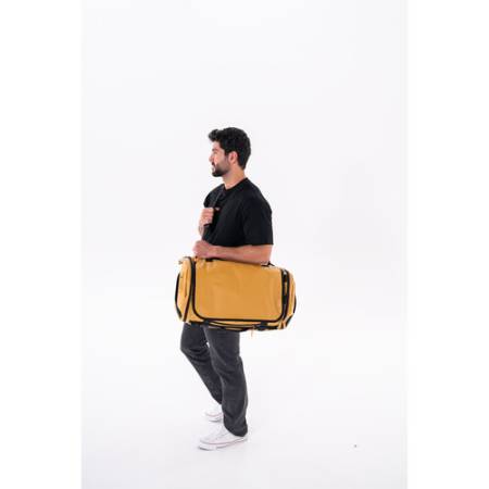 Wandrd Carryall Duffel 60L - torba fotograficzna, podróżna (żółta), CAD60-DY-1 - przykład użycia