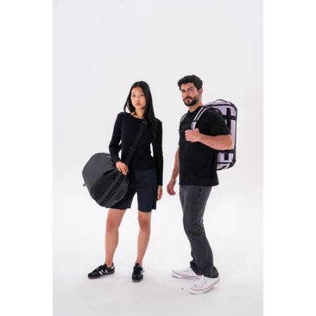 Wandrd Carryall Duffel 60L - torba fotograficzna, podróżna (fioletowa), CAD60-UP-1 - przykład użycia