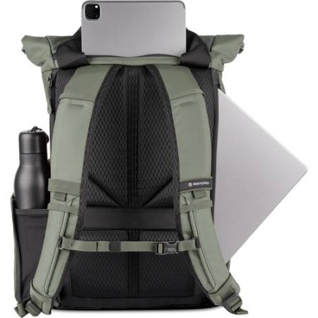 Wandrd Prvke EDC 18L - plecak fotograficzny (EDC, roll-top 15-19L), zielony - przykład użycia
