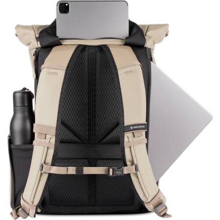 Wandrd Prvke EDC 18L - plecak fotograficzny (EDC, roll-top 15-19L), beżowy - przykład użycia