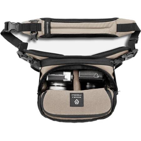 Wandrd Rogue Sling Bag 4L - torba fotograficzna typu sling (na ramię/naramienna, beżowa), SLG4-YT-2 - przykład użycia