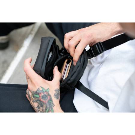 Wandrd X1 (Small) - duża torba fotograficzna (naramienna/na ramię, crossbody) - przykład użycia